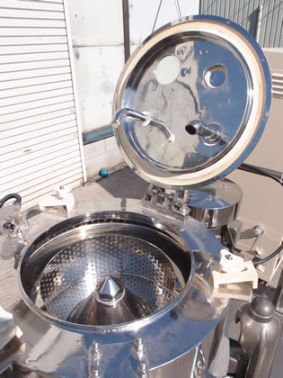 ケーシング<br>開閉型<br>上部排出型<br>遠心分離機