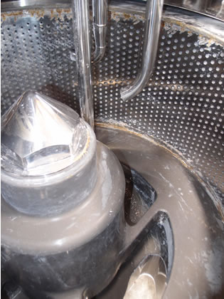 全自動<br>底部排出型<br>遠心分離機