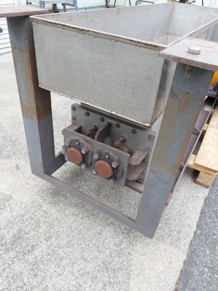 小型<br>全自動<br>圧搾式<br>フィルター<br>プレス