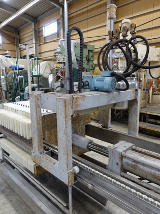 小型<br>全自動<br>圧搾式<br>フィルター<br>プレス