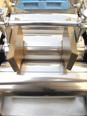 三本<br>ロールミル