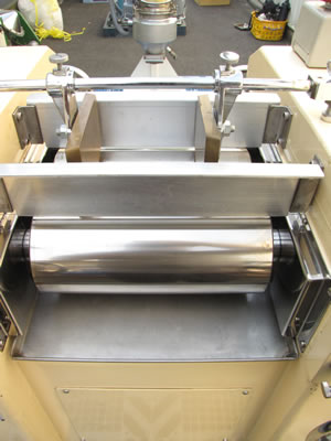 三本<br>ロールミル