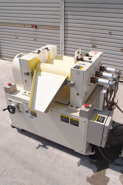 セラミック<br>三本<br>ロールミル