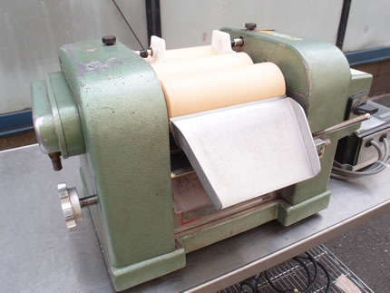 セラミック<br>小型<br>テスト機<br>三本ロール