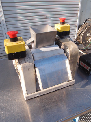 卓上型<br>三本<br>ロールミル