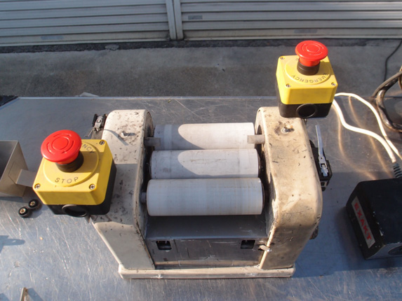 卓上型<br>三本<br>ロールミル