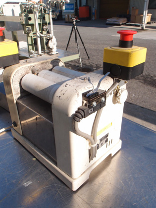 卓上型<br>三本<br>ロールミル