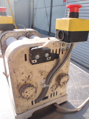 卓上型<br>三本<br>ロールミル