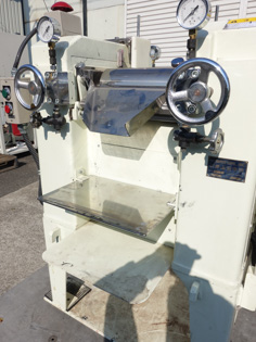 三本<br>ロールミル