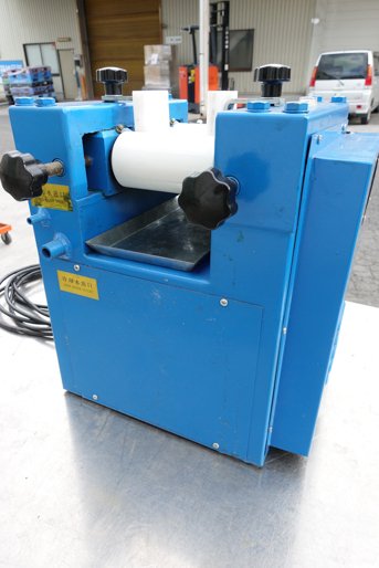 セラミック<br>三本ロールミル