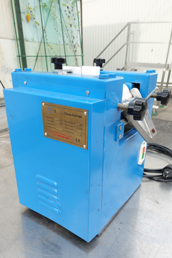 セラミック<br>三本ロールミル