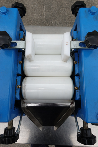 セラミック<br>三本ロールミル