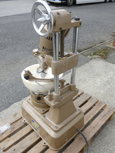 3軸<br>ニットー<br>自動乳鉢<br><br>ライカイ機<br><br>擂潰機