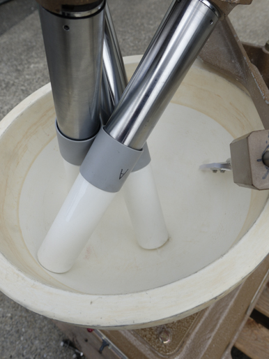 3軸<br>ニットー<br>自動乳鉢<br><br>ライカイ機<br><br>擂潰機