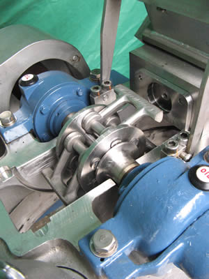 ミクロ<br>パルペライザ<br>微粉砕機