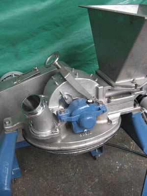 ミクロ<br>パルペライザ<br>微粉砕機