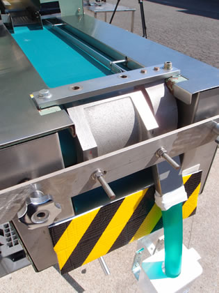 錠剤全数<br>検査機<br><br>錠剤目視<br>検査機