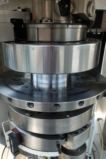 ロータリー式<br>打錠機