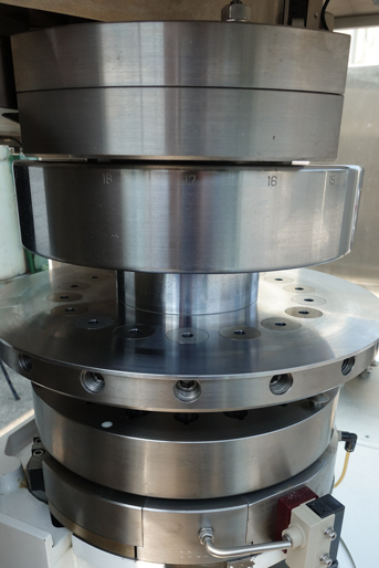 ロータリー式<br>打錠機