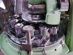 オープン型<br>ロータリー式<br>打錠機