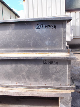 角形遊動<br>ふるい機<br><br>ジャイロ<br>シフター