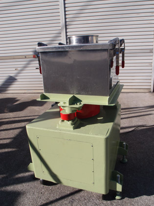 角形遊動<br>ふるい機<br><br>ジャイロ<br>シフター