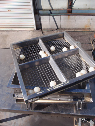 角形遊動<br>ふるい機<br><br>ジャイロ<br>シフター