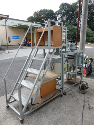 粉体定量<br>供給機付<br><br>微粉乾式連続<br>音波ふるい<br><br>ソニック<br>シフター