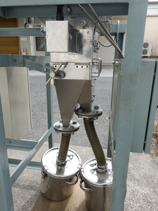 粉体定量<br>供給機付<br><br>微粉乾式連続<br>音波ふるい<br><br>ソニック<br>シフター