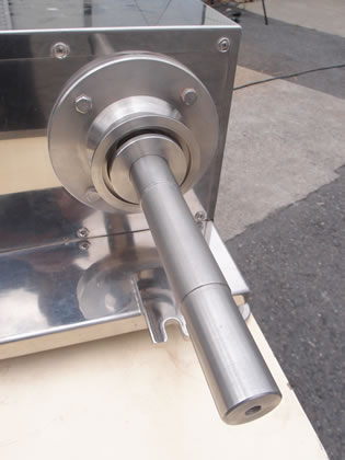 グラニュ<br>マスター<br><br>横押出し<br>造粒装置