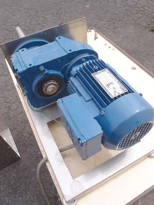 グラニュ<br>マスター<br><br>横押出し<br>造粒装置