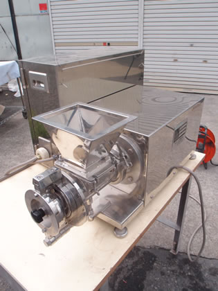 グラニュ<br>マスター<br><br>横押出し<br>造粒装置