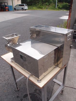 グラニュ<br>マスター<br><br>横押出し<br>造粒装置