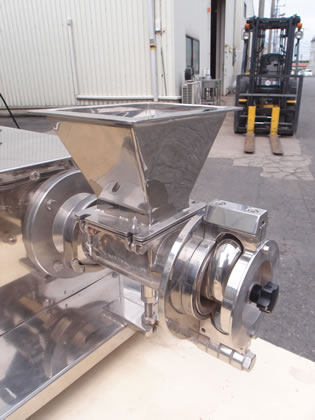 グラニュ<br>マスター<br><br>横押出し<br>造粒装置