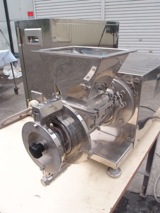 グラニュ<br>マスター<br><br>横押出し<br>造粒装置