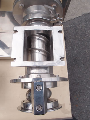 グラニュ<br>マスター<br><br>横押出し<br>造粒装置