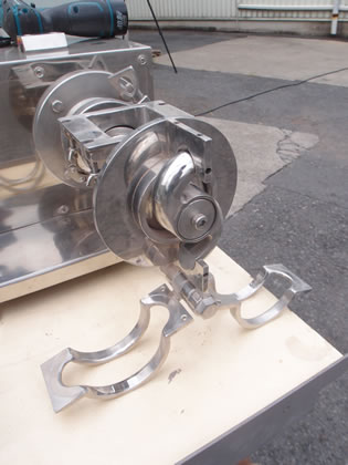 グラニュ<br>マスター<br><br>横押出し<br>造粒装置