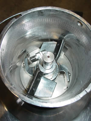 バスケット型<br>造粒機<br>湿式造粒