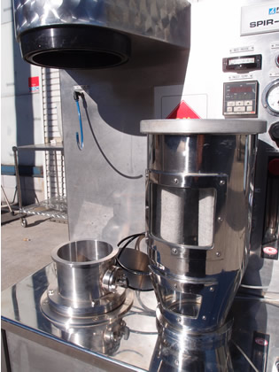 スパイラ<br>フロー<br><br>複合型造粒<br>コーティング<br>装置<br>（混合・造粒<br>コーティング、<br>乾燥）