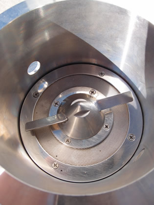 スパイラ<br>フロー<br><br>複合型造粒<br>コーティング<br>装置<br>（混合・造粒<br>コーティング、<br>乾燥）