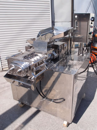 ファン<br>リューザー<br><br>押出造粒機