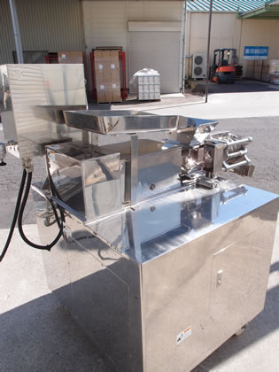 ファン<br>リューザー<br><br>押出造粒機