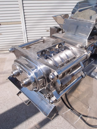 ファン<br>リューザー<br><br>押出造粒機