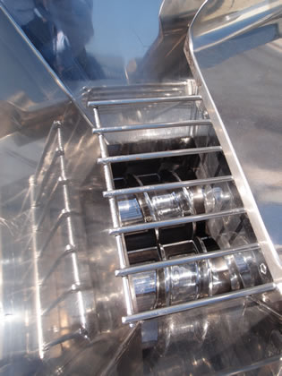 ファン<br>リューザー<br><br>押出造粒機