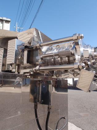 ファン<br>リューザー<br><br>押出造粒機