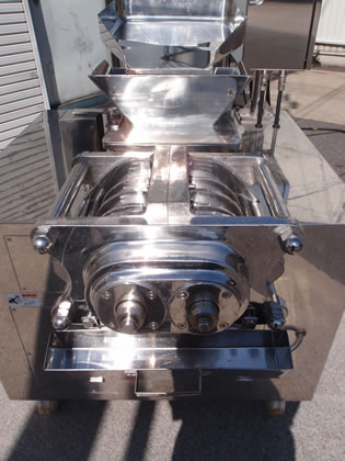 ファン<br>リューザー<br><br>押出造粒機