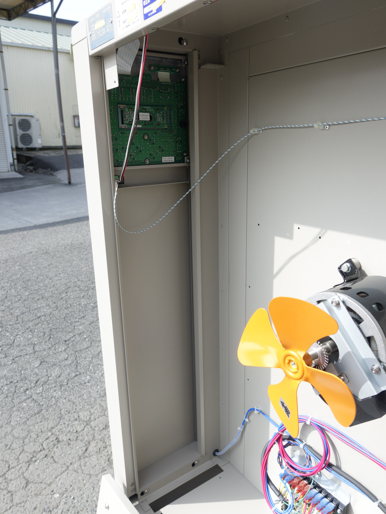 爆発放散口<br>(ベント)付き<br>箱型棚段式<br>熱風乾燥機<br><br>