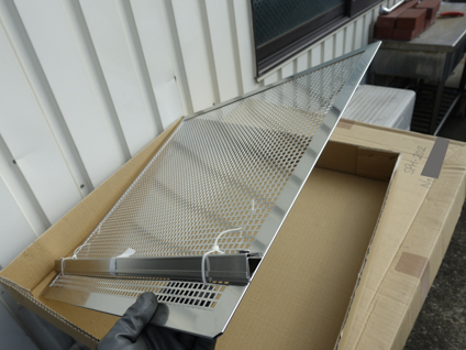 爆発放散口<br>(ベント)付き<br>箱型棚段式<br>熱風乾燥機<br><br>