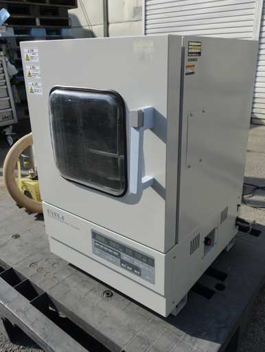 真空定温乾燥器<br><br>真空<br>箱型棚段式<br>乾燥機