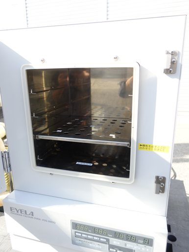 真空定温乾燥器<br><br>真空<br>箱型棚段式<br>乾燥機